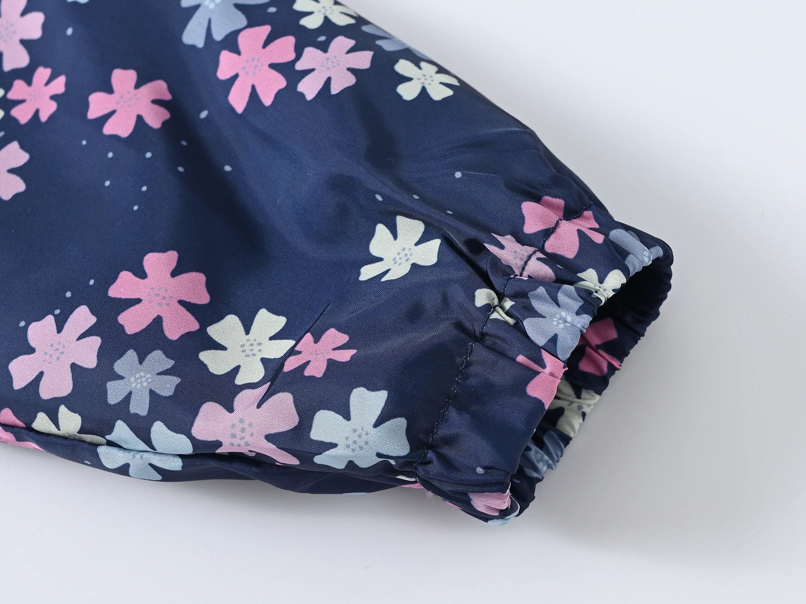 Boys' and girls' jackets are fashionable and comfortable, suitable for children aged 1-7T. Children's jackets