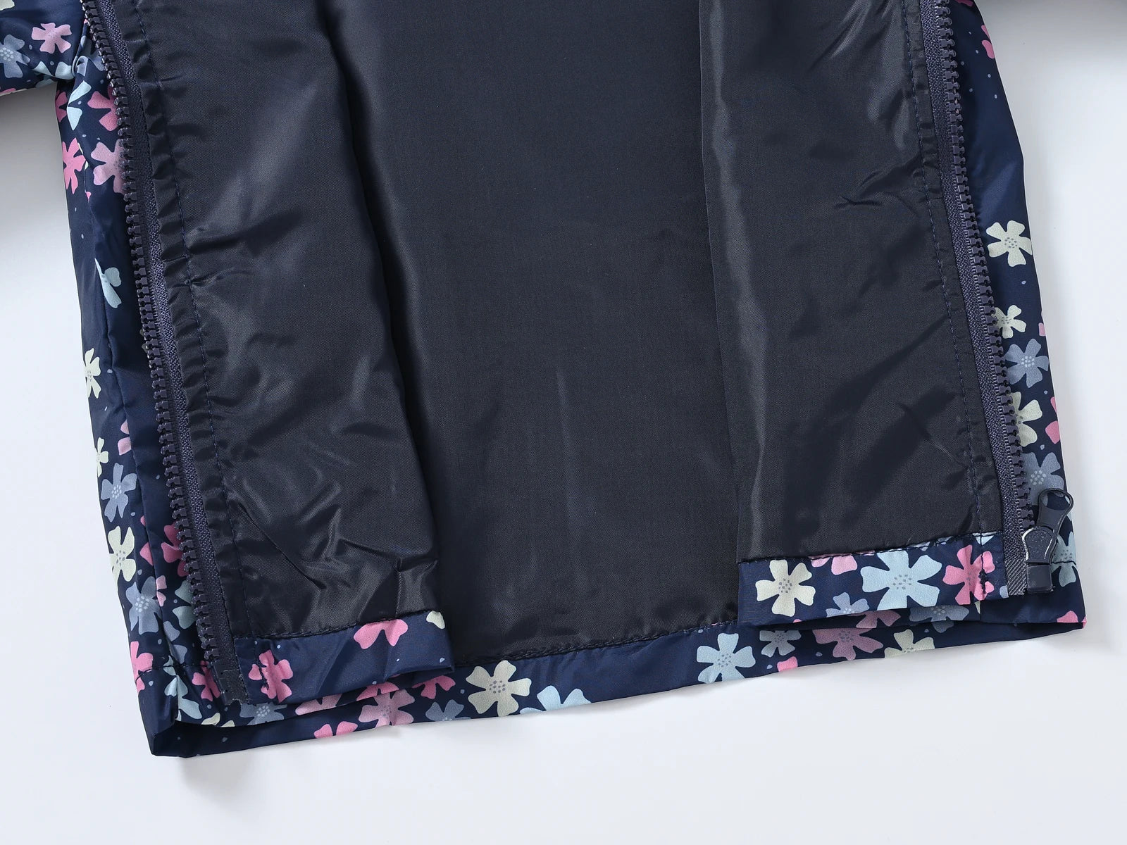 Boys' and girls' jackets are fashionable and comfortable, suitable for children aged 1-7T. Children's jackets