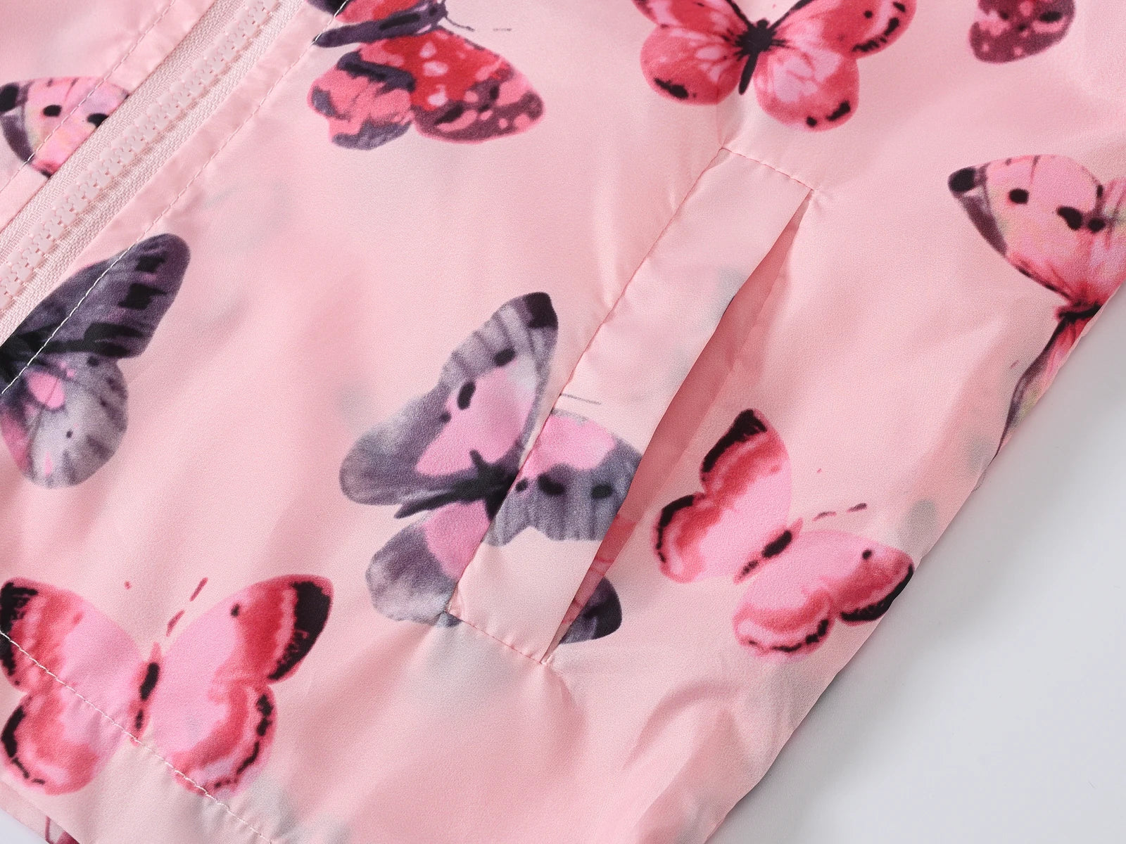 Boys' and girls' jackets are fashionable and comfortable, suitable for children aged 1-7T. Children's jackets